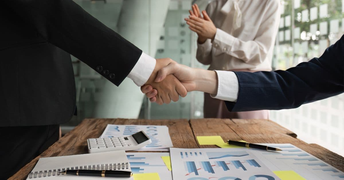 عمليات الدمج والاستحواذ (M&A)